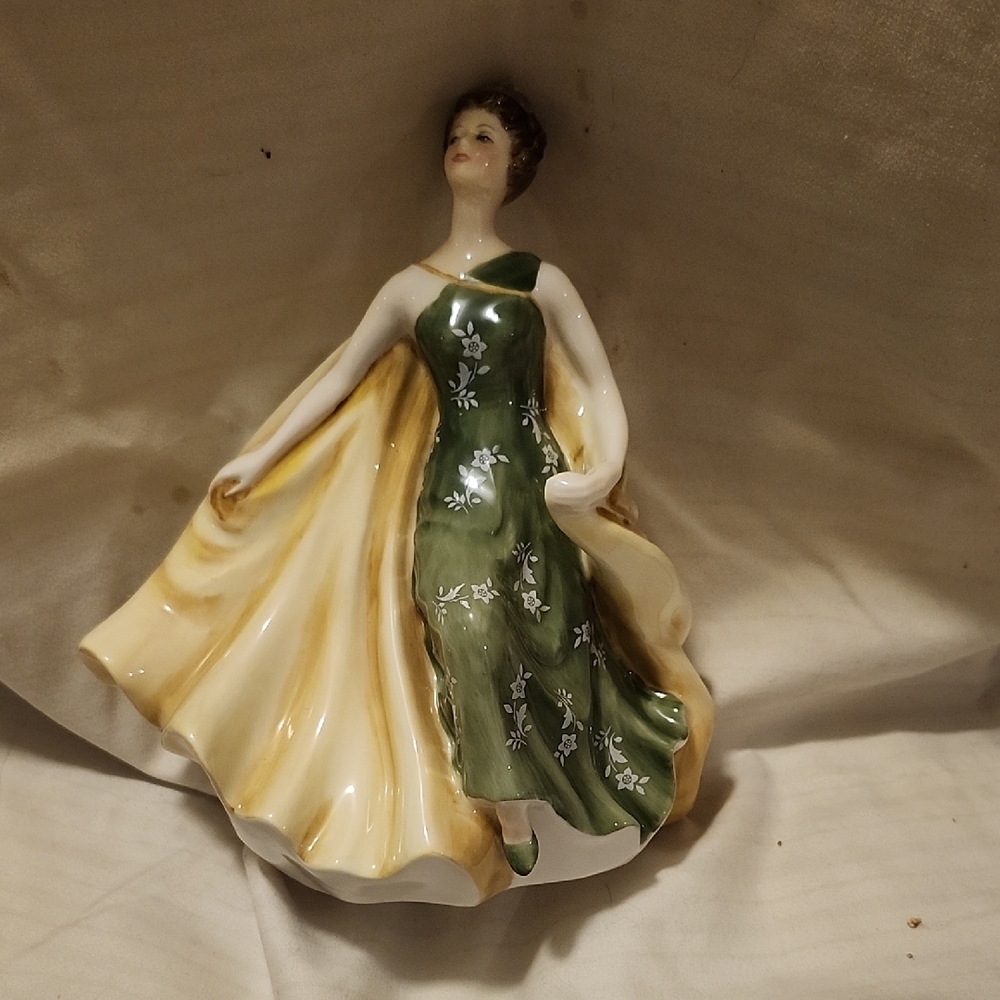 Royal Doulton Ceramic Figurine in Green and Cream
